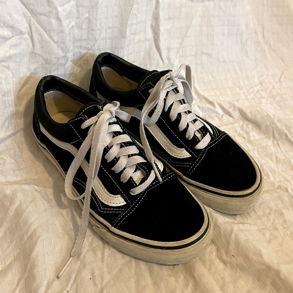 Vans Old Skool Sneakers in Black